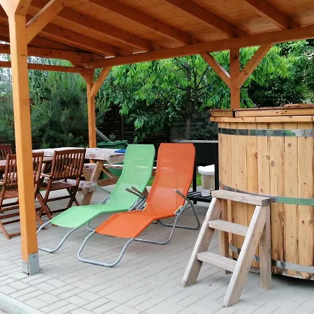 Апартаменты Apollo Vendeghaz Edeleny