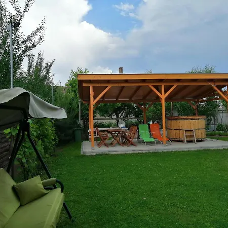 Apollo Vendeghaz Апартаменты Edeleny