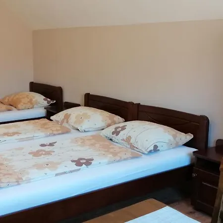 Apollo Vendeghaz * Edeleny