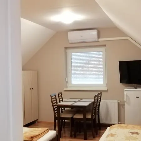 Apollo Vendeghaz Апартаменты Edeleny