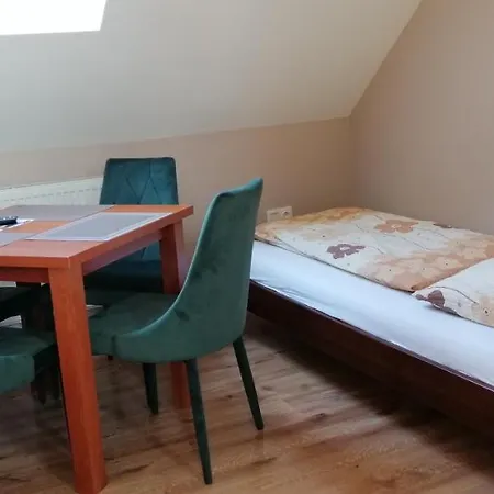 Apollo Vendeghaz Apartment Edeleny
