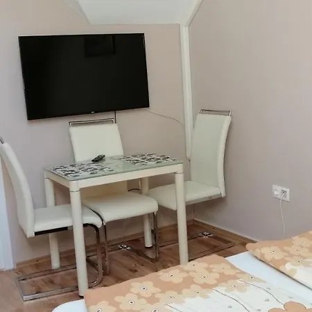 Apollo Vendeghaz * Edeleny