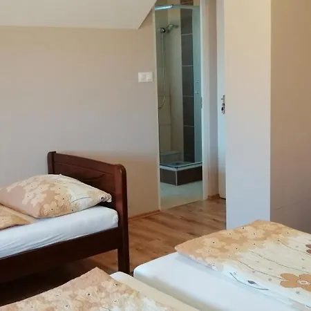 Apollo Vendeghaz Апартаменты Edeleny