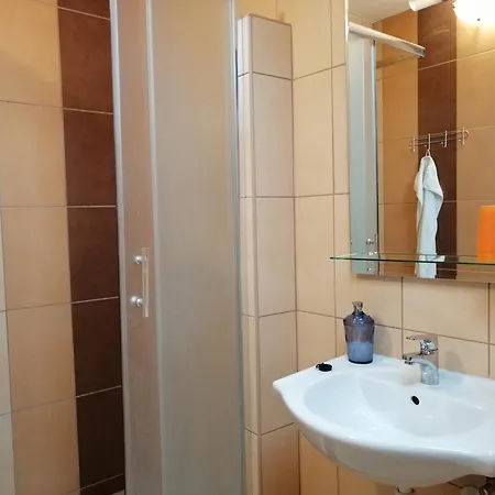 Apollo Vendeghaz * Edeleny