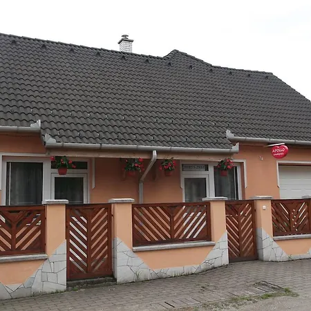 Апартаменты Apollo Vendeghaz Edeleny